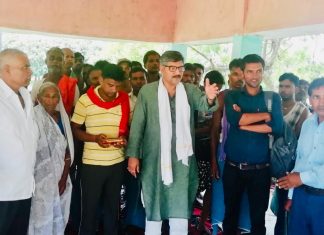 कांग्रेस अब भी जिंदा है हर गांव, हर पंचायत मेंः आनन्द माधव जनसंपर्क करते बिहार कांग्रेस रिसर्च विभाग व मैनिफेस्टो कमिटी के अध्यक्ष आनन्द माधव