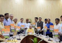 बिहार में उच्च शिक्षा पर आधारित पुस्तक गवर्नर को भेंट की