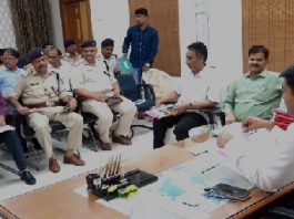 बिहारशरीफ में 16 से सात दिनों तक चलेगा लंगोटा मेला मेले की तैयारी को लेकर बैठक करते जिलाधिकारी