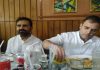 राहुल गांधी को मानहानि के एक मामले में जमानत मिल गयी पटना के एक रेस्टूरेंट में जलपान करते राहुल गांधी