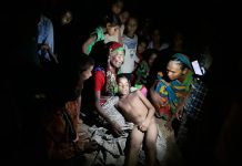 बिहार की वैसी खबरें, जिन्हें आप जरूर पढ़ना चाहेंगे बेगूसराय के नीरपुर में बलान नदी में डूबने से बालक की मौत के बाद शव देखने उमड़ी भीड़