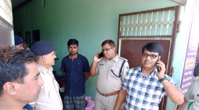 बिहार की जानने लायक खबरेंः एक ने फांसी लगाई, कहीं रुपये छीने शिवहर में इंदिरा आवास सहायक ने जहां फांसी लगाई, वहां जांच के लिए जुटे अधिकारी