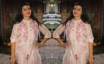 विंध्यवासिनी माता से आशीर्वाद लेने उनकी दरबार पहुंची अदाकारा अक्षरा सिंह