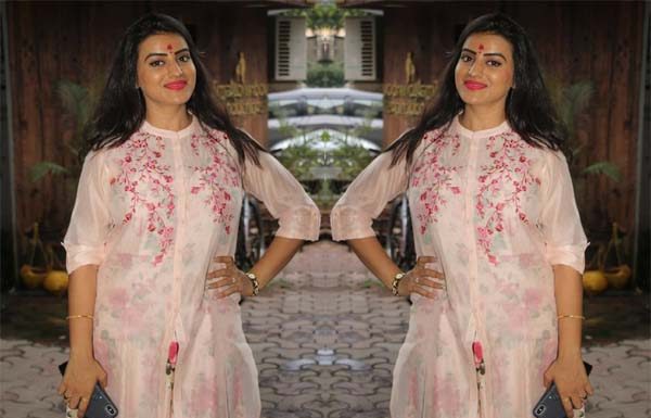 विंध्यवासिनी माता से आशीर्वाद लेने उनकी दरबार पहुंची अदाकारा अक्षरा सिंह