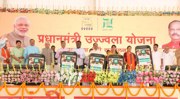 30 सितम्बर तक और 10 लाख महिलाओं को मिलेगा गैस कनेक्शन- रघुवर दास