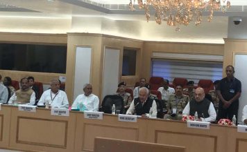 अमित शाह के निशाने पर नक्सलवाद, मुख्यमंत्रियों की बैठक में शामिल हुए रघुवर दास