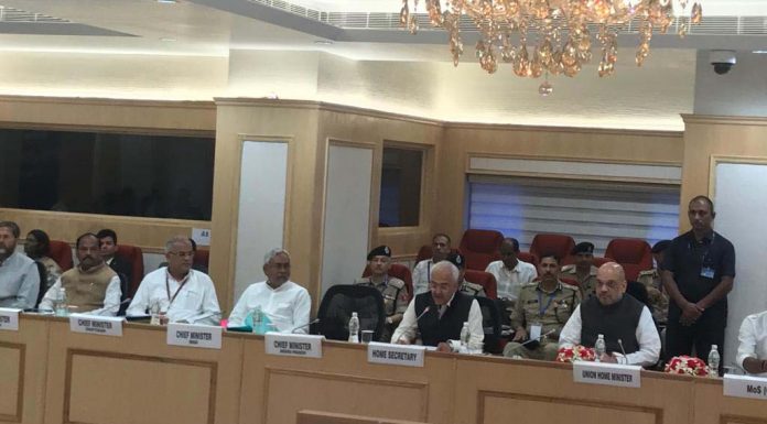 अमित शाह के निशाने पर नक्सलवाद, मुख्यमंत्रियों की बैठक में शामिल हुए रघुवर दास