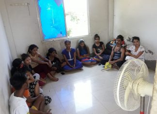 आर्केस्ट्रा की 9 लड़कियों व 2 लड़कों समेत सरगना गिरफ्तार आर्केस्ट्रा में काम करने के लिए बुला कर बंधक बनाने वाले से मुक्त करायी गयीं असम की 9 लड़कियां