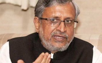 डॉ. भीमराव अंबेदकर ने भी अनुच्छेद 370 का विरोध किया था- सुशील मोदी आरक्षण विरोधी कांग्रेस से दोस्ती करने वालों ने कर्पूरी ठाकुर के आदर्श मिट्टी में मिला दिये। सांसद सुशील कुमार मोदी ने यह आरोप लगाया है।