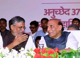 कश्मीर समस्या पं. नेहरू की देन, 72 वर्षों के बाद नमो ने सुधाराः सुशील पटना के एसके मेमोरियल हाल में धारा-370 हटाने के बाद आयोजित भाजपा के सम्मेलन में रक्षा मंत्री राजनाथ सिंह व बिहार के डिप्टी सीएम सुशील कुमार मोदी