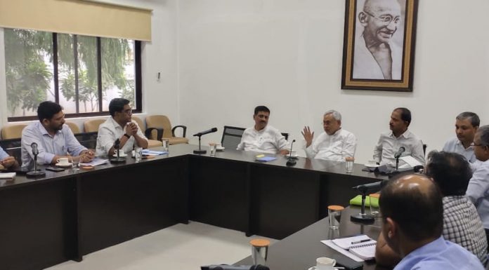 तय समय पर सड़कें बनाने व हरित आवरण बढ़ाने के लिये मुख्यमंत्री ने दिया निर्देश तय समय पर सड़कें बनाने व हरित आवरण बढ़ाने के लिये मुख्यमंत्री ने दिया निर्देश