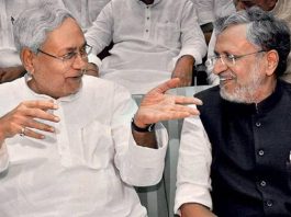 बिहार में भाजपा से जदयू निभायेगा दोस्ती, झारखंड में लड़ेगा कुश्ती नीतीश कुमार-सुशील कुमार मोदी (फाइल फोटो)