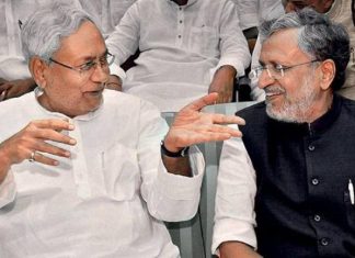 बिहार में भाजपा से जदयू निभायेगा दोस्ती, झारखंड में लड़ेगा कुश्ती नीतीश कुमार-सुशील कुमार मोदी (फाइल फोटो)