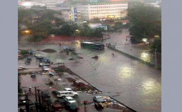 बिहार में पानी ने सबको पानी-पानी कर दिया, सियासत भी गरमायी नीतीश जी शहर काहें भईल बा पानी-पानी, हम कुछ कहब त लाग जाई धक से...