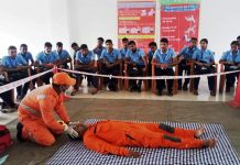 एनडीआरएफ द्वारा स्वयंसेवकों को आपदा प्रबंधन का दिया जा रहा प्रशिक्षण