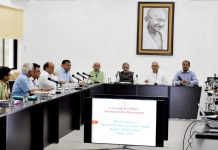 राजस्व एवं भूमि सुधार विभाग ने मुख्यमंत्री के समक्ष किया प्रस्तुतीकरण