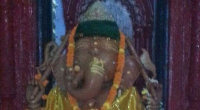 गया के प्राचीन रामशिला पहाड़ के तलहट्टी में स्थित है दुर्लभ स्फटिक शिवलिंग