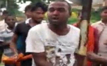 विवादित जमीन की फोटो खींच रहे युवक की खंभे से बांधकर जबरदस्त पिटाई