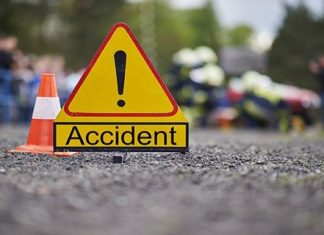 लखनऊ – गोरखपुर हाइवे पर भीषण हादसा एक ही परिवार के चार लोगो की हुई मौत