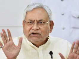 नीतीश कुमार नींद से जागे, जानिए प्रवासियों के लिए क्या किया ऐलान नीतीश कुमार ने भी माना है कि बिहार असेंबली की कल हुई घटना शर्मनाक है। इसके लिए विपक्ष को कोसा। मुख्यमंत्री नीतीश कुमार पत्रकारों से बात कर रहे थे।