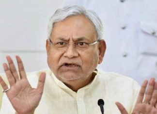 नीतीश कुमार बिहार में इन दिनों कई संकटों से जूझ रहे हैं नीतीश कुमार ने भी माना है कि बिहार असेंबली की कल हुई घटना शर्मनाक है। इसके लिए विपक्ष को कोसा। मुख्यमंत्री नीतीश कुमार पत्रकारों से बात कर रहे थे।