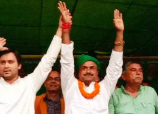 तेजस्वी यादव दरौंदा में उपचुनाव के लिए दो दिन से डटे हैं उपचुनाव में राजद प्रत्याशी के लिए दरौंदा में डटे हैं नेता प्रतिपक्ष तेजस्वी यादव