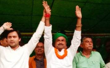 तेजस्वी यादव दरौंदा में उपचुनाव के लिए दो दिन से डटे हैं उपचुनाव में राजद प्रत्याशी के लिए दरौंदा में डटे हैं नेता प्रतिपक्ष तेजस्वी यादव