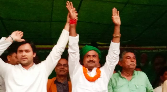 तेजस्वी यादव दरौंदा में उपचुनाव के लिए दो दिन से डटे हैं उपचुनाव में राजद प्रत्याशी के लिए दरौंदा में डटे हैं नेता प्रतिपक्ष तेजस्वी यादव