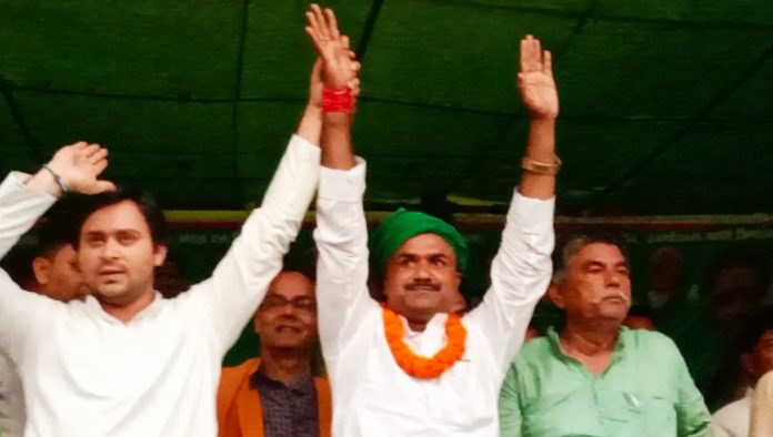 उपचुनाव में राजद प्रत्याशी के लिए दरौंदा में डटे हैं नेता प्रतिपक्ष तेजस्वी यादव