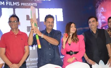 कीर्ति ने किया ‘किरकेट- बिहार के अपमान से सम्मान तक’ का प्रमोशन पटना में किरकेट फिल्म के प्रमोशन के अवसर पर अपनी टीम के साथ कीरित आजाद