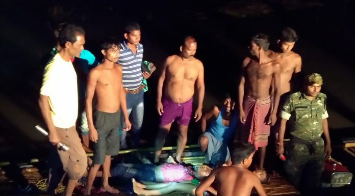 मालदा में फिर डूबी नाव, तीन की मौत, 10 बचाये गये माल्दा में फिर हुई नाव दुर्घटना