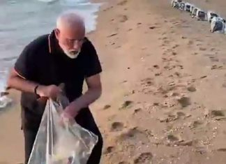 जानें, मार्निंग वॉक के दौरान क्या करने लगे पीएम नरेंद्र मोदी महाबलीपुरम में जब समुद्र तट पर सैर करने पहुंचे पीएम नरेंद्र मोदी तो करने लगे सफाई, शेयर किया वीडियो