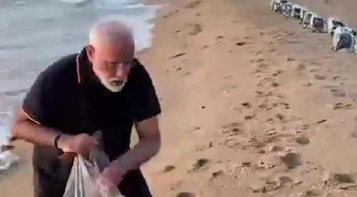 जानें, मार्निंग वॉक के दौरान क्या करने लगे पीएम नरेंद्र मोदी महाबलीपुरम में जब समुद्र तट पर सैर करने पहुंचे पीएम नरेंद्र मोदी तो करने लगे सफाई, शेयर किया वीडियो