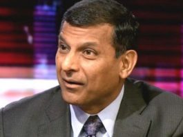 रघुराम ने चेताया- गंभीर संकट की तरफ बढ़ रही भारतीय अर्थव्यवस्था RBI के पूर्व गवर्नर रघुराम राजन