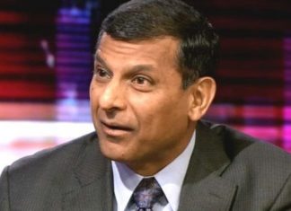 रघुराम ने चेताया- गंभीर संकट की तरफ बढ़ रही भारतीय अर्थव्यवस्था RBI के पूर्व गवर्नर रघुराम राजन