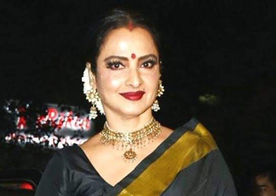 बॉलीवुड की सदाबहार एक्ट्रेस रेखा 65 साल की हुईं अभिनेत्री रेखा