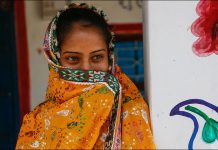 मलिकाइन पूछले बाड़ी- ई अनारसी का होला मलिकार !