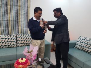 दिल्ली के मुख्यमंत्री अरविंद केजरीवाल से झारखंड के सीएम हेमंत सोरेन ने मुलाकात की