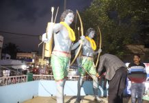 मुख्यमंत्री हेमंत सोरेन दुमका में, शहीदों-महापुरुषों को किया नमन सिदो-कान्हो की प्रतिमा पर पुष्प अर्पित करते मुख्यमंत्री हेमंत सोरेन