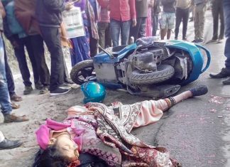 ट्यूशन पढ़ने जा रही 11 वीं की छात्रा को बस ने रौंदा जलपाईगुड़ी में बस ने 11वीं की छात्रा को रौंद डाला, मौके पर हुई मौत