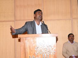 सड़क सुरक्षा सप्ताह में पटना में सीवान के अर्जुन को सम्मान सड़क सुरक्षा सप्ताह में उत्तम भागीदारी के लिए सीवान के अर्जुन कुमार साह को सम्मानित किया गया