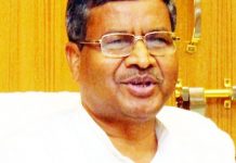 बाबूलाल मरांडी किधर जाएंगे, खुलासा खरमास के बाद कोरोना की रिपोर्टिंग में मीडिया पर दुमका उपायुक्त ने कई तरह की पाबंदी लगा दी है। उल्लंघन पर केस करने की चेतावनी भी दी है। इसको लेकर तीखी आलोचना हो रही है। भाजपा विधायक दल के नेता बाबूलाल मरांडी ने भी इसकी आलोचना की है