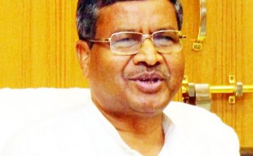 झारखंड विकास मोर्चा का नाम 13 साल बाद मिट जाएगा! कोरोना की रिपोर्टिंग में मीडिया पर दुमका उपायुक्त ने कई तरह की पाबंदी लगा दी है। उल्लंघन पर केस करने की चेतावनी भी दी है। इसको लेकर तीखी आलोचना हो रही है। भाजपा विधायक दल के नेता बाबूलाल मरांडी ने भी इसकी आलोचना की है