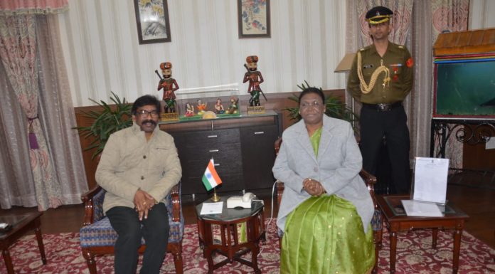 हेमंत सोरेन मंत्रिमंडल का कल नहीं होगा विस्तार मुख्यमंत्री हेमंत सोरेन ने राज्यपाल से मिल कर शुक्रवार को हेने वाले मंत्रियों के शपथ ग्रहण समारोह को टानने का आग्रह किया