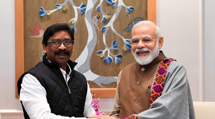 मुख्यमंत्री हेमंत सोरेन ने पीएम मोदी से दिल्ली में की मुलाकात दिल्ली में झारखंड के सीएम हेमंत सोरेन ने पीएम नरेंद्र मोदी से मुलाकात की