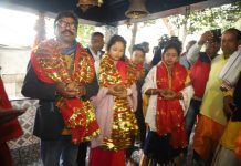 हेमंत सोरेन सपरिवार शक्तिपीठ रजरप्पा मंदिर पहुंचे, की पूजा-अर्चना मुख्यमंत्री हेमंत सोरेन ने सपरिवार रजरप्पा मंदिर में पूजा-अर्चना की