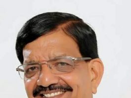 मानव शृंखला में बच्चों और शिक्षकों को शामिल करने का विरोध बिहार के बाहर फंसे श्रमिकों-छात्रों को सुरक्षित घर वापस लाये राज्य सरकार। कांग्रेस की बिहार इकाई ने यह मांग मुख्यमंत्री नीतीश कुमार से की है।