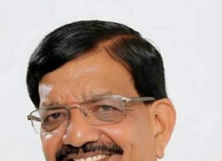 मानव शृंखला में बच्चों और शिक्षकों को शामिल करने का विरोध बिहार के बाहर फंसे श्रमिकों-छात्रों को सुरक्षित घर वापस लाये राज्य सरकार। कांग्रेस की बिहार इकाई ने यह मांग मुख्यमंत्री नीतीश कुमार से की है।