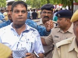 मुजफ्फरपुर ही नहीं, बिहार के 17 शेल्टर होम में यौन उत्पीड़न मुजफ्फरपुर शेल्टर होम मामले में पुलिस की गिरफ्त में संचालक ब्रजेश ठाकुर (फाइल फोटो)