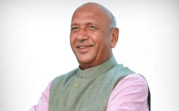 सरयू राय के बारे में जितना मैंने जाना-समझा, उसे आप भी जानें सरयू राय, झारखंड के पूर्व मंत्री, इस बार विधानसभा चुनाव में भाजपा के उम्मीदवार और मुख्यमंत्री रघुवर दास को निर्दलीय प्रत्याशी बन कर हराने वाले, काफी चर्चा में रहे हैं। क्या है उनकी खासियत और कौन-सी है उनमें खूबी कि वे ऐसा करने में कामयाब रहे, आइए जानते हैं।